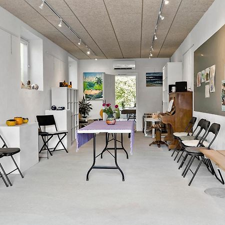 Logi I Hus Med Kunst Og Have Bed and Breakfast Vestervig Buitenkant foto