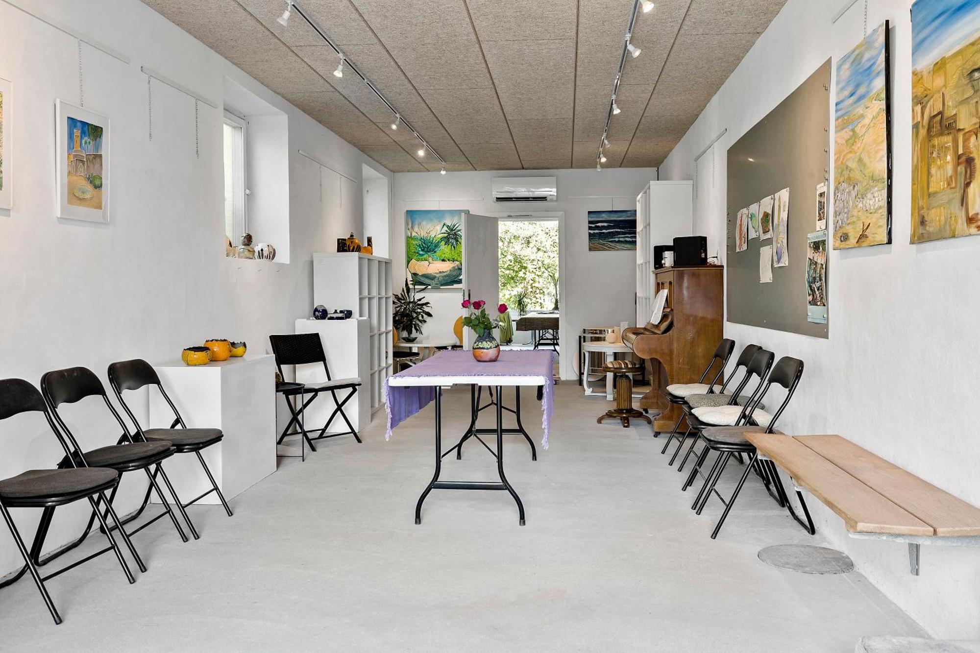 Logi I Hus Med Kunst Og Have Bed and Breakfast Vestervig Buitenkant foto